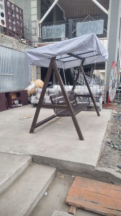 8 х 8 катта темир профилдан ясалган  качеля сотилади.