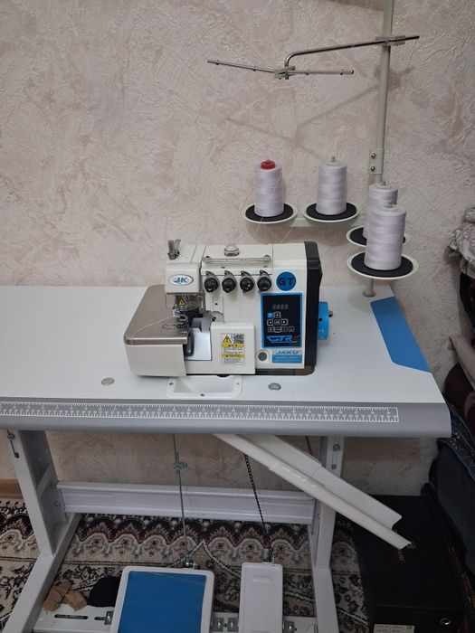 Швейная машинка аверлок JAKU