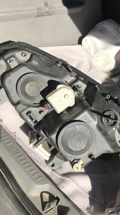 Vând far xenon dreapta complet echipat ,pentru Renault Scenic din 2006