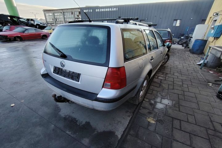 Bara fata Volkswagen VW Golf 2001 1.6 MT (105 hp)