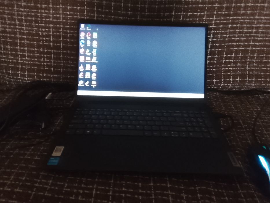 Vând laptop Lenovo