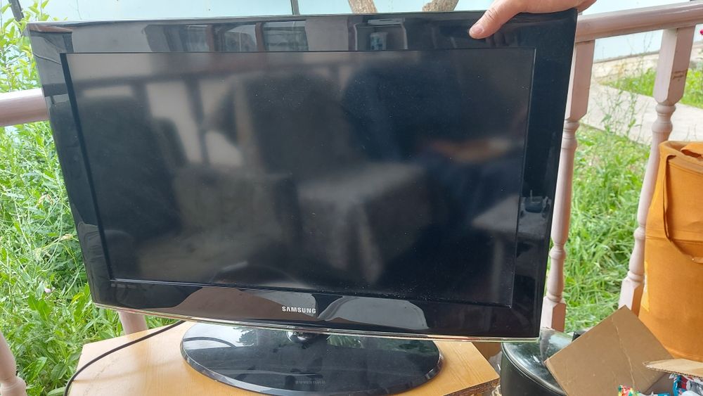 Телевизор Samsung 81 диагональ,2012 года