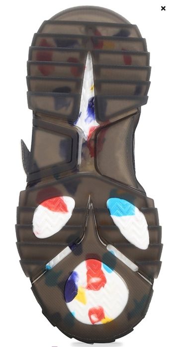 Женские кроссовки