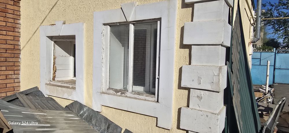 Бесплатно. Б/у рамы со стеклом, двери, дрова, самовывоз
