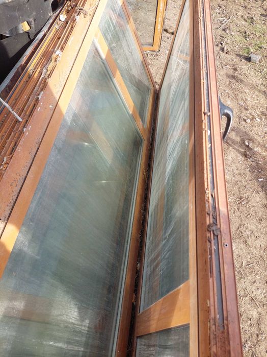 Кафява алуминиева дограма