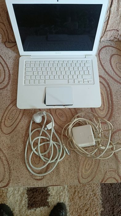 Vand Macbook pentru piese