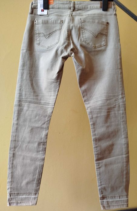 модерни, къси, вталени- tight fit x-slim leg, US размер - W29- бежов