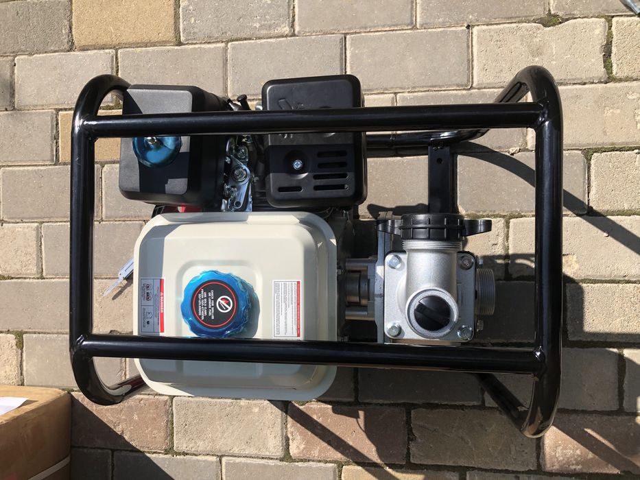 Водяной насос на бензине