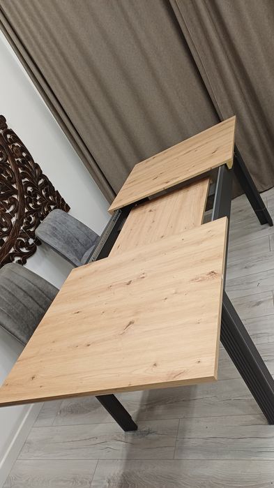 Стол из натурального дерева