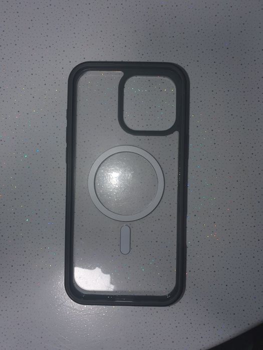 Продам чехол на Айфон 16 про макс