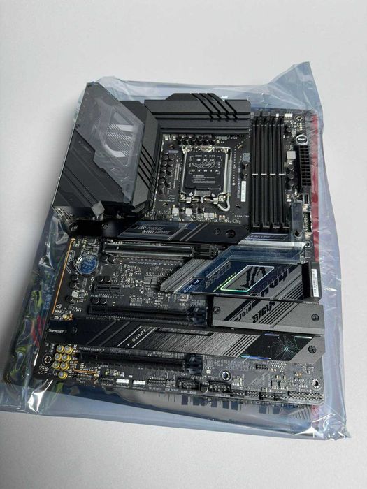 Чисто нова Asus Rog STRIX Z790-F Gaming WIFI DDR5