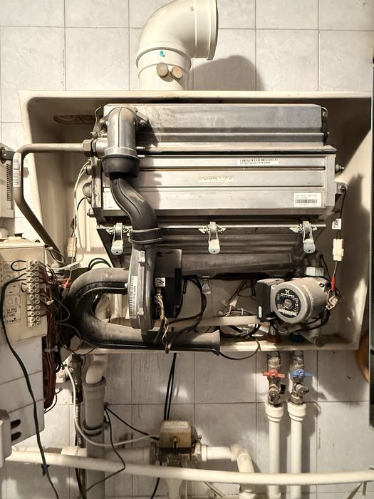 Продам газовый котел Buderus Logamax plus GB112 (42 кВт)