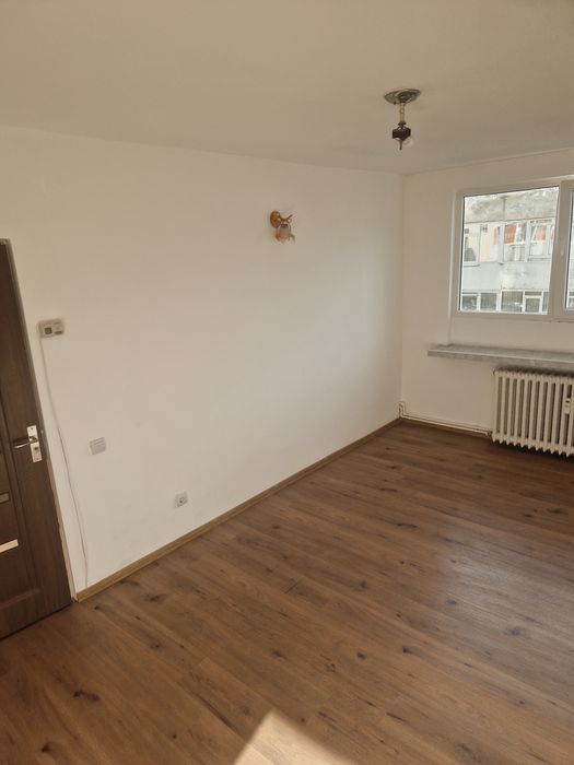 Închiriez apartament 2 camere decomandat – Zona Precista