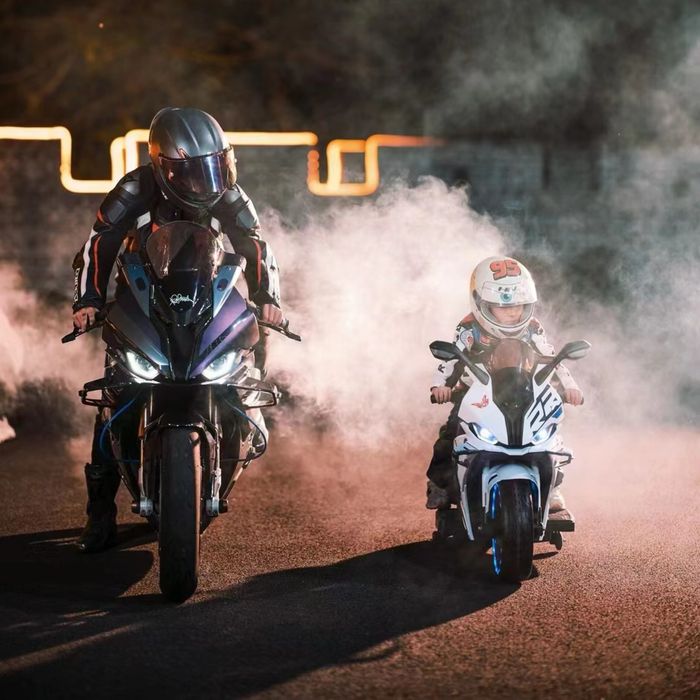 Детский мотоцикл BMW s1000 с электродвигателем | новое в упаковке