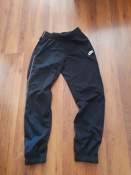 Nike дамски екип S размер.