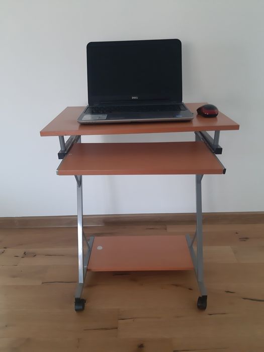 Măsuță pt laptop
