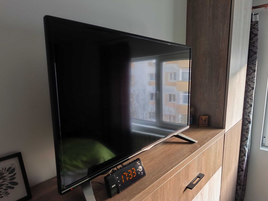 Televizor HORIZON 108 - ecran spart