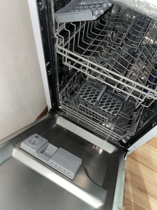 Посудомоечная машинка.