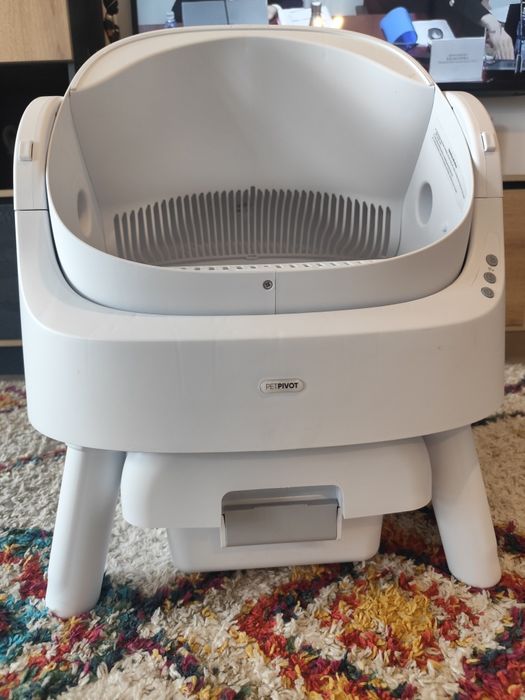 Vând litiera automată pisici
