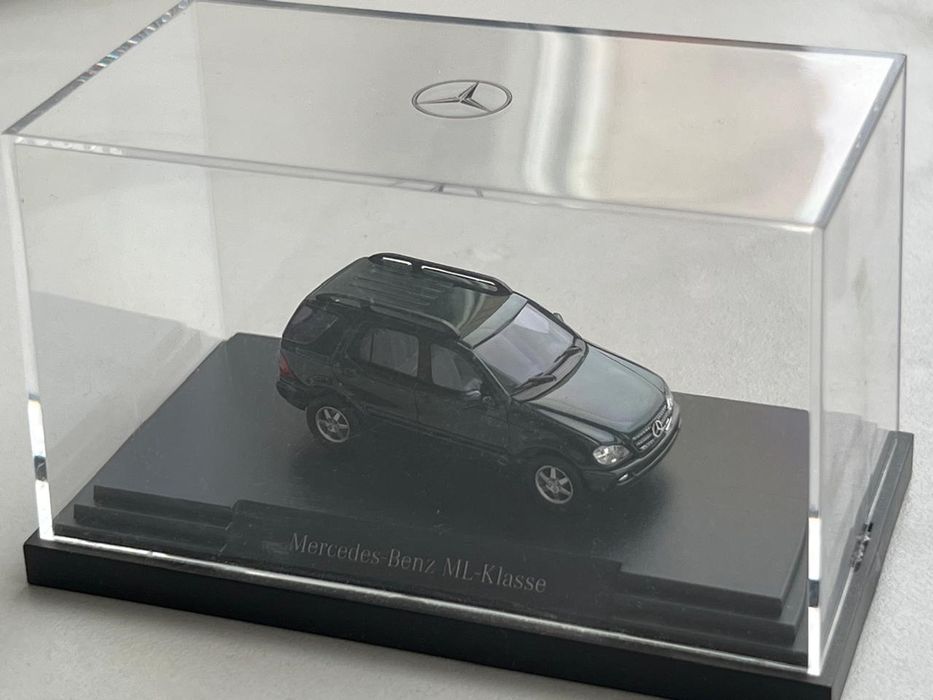 Модель 1:87 Mercedes-Benz ML-Class.
