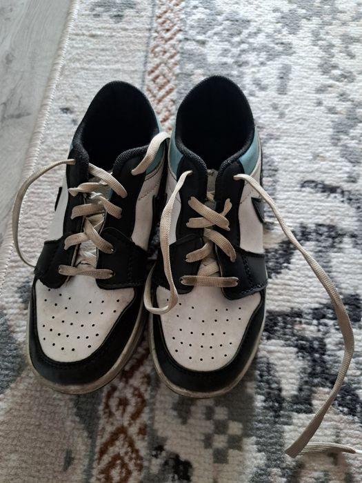 Продам обувь и куртки детские