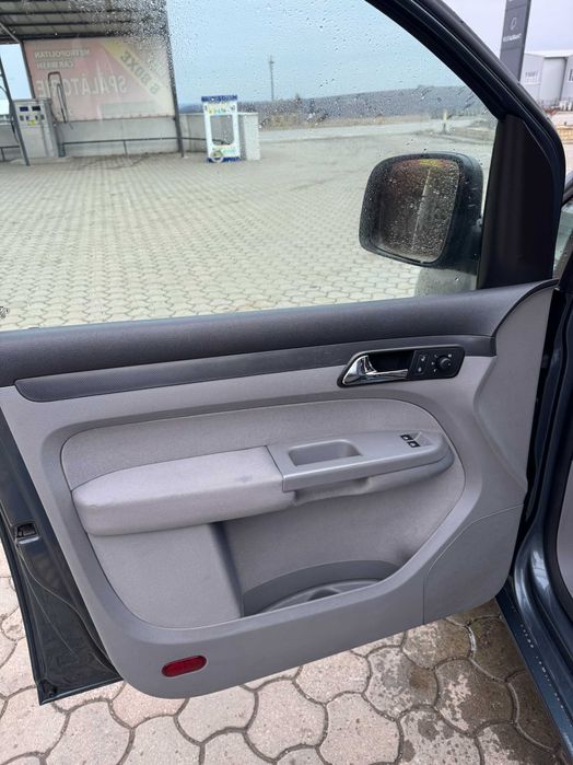 Vand Volkswagen Caddy anul 2008 2.0 benzina impecabil INMATRICULAT