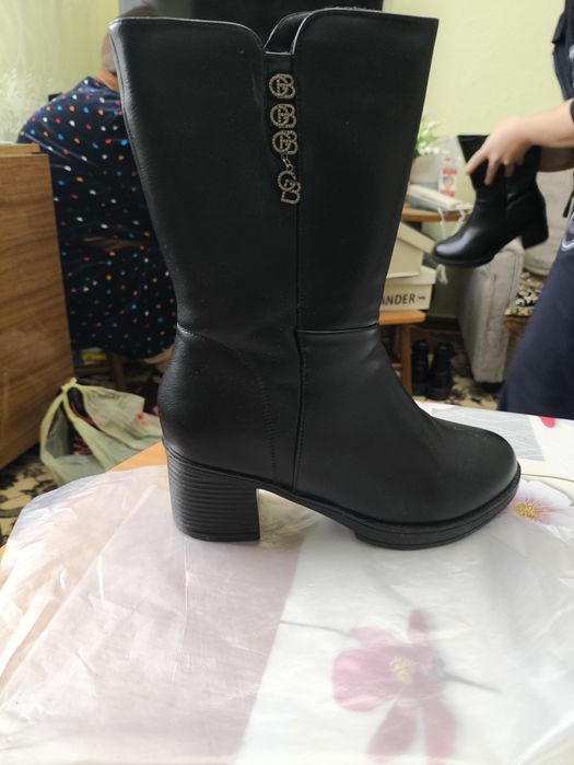 Продаются сапоги женские