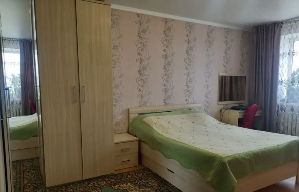 Спальный гарнитур продам