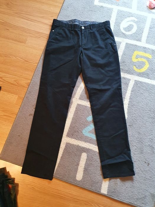 Vând blugi massimo dutti 44