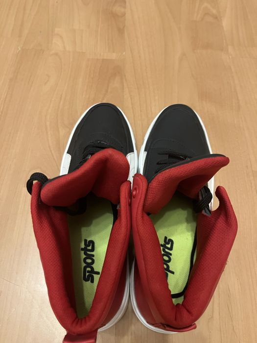 Продам крассовки от Puma