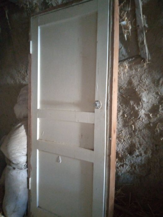 Rasiyski eshik sotiladi