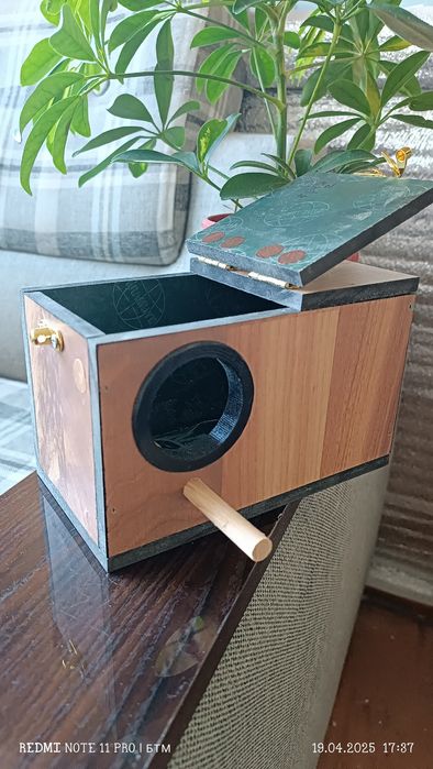 Гнездовой домик для попугаев