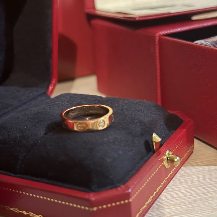 Inel Cartier love cu un diamant original