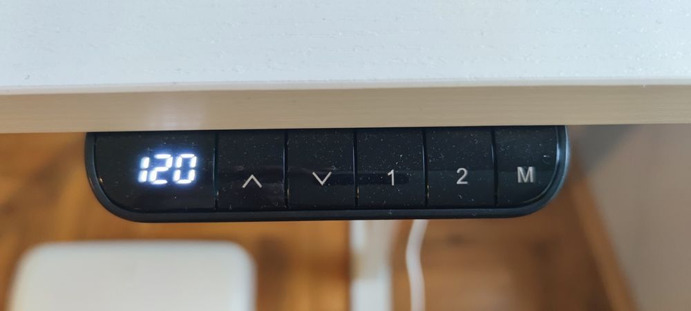 Бяло бюро с електрически механизъм за повдигане, размери: 120/60