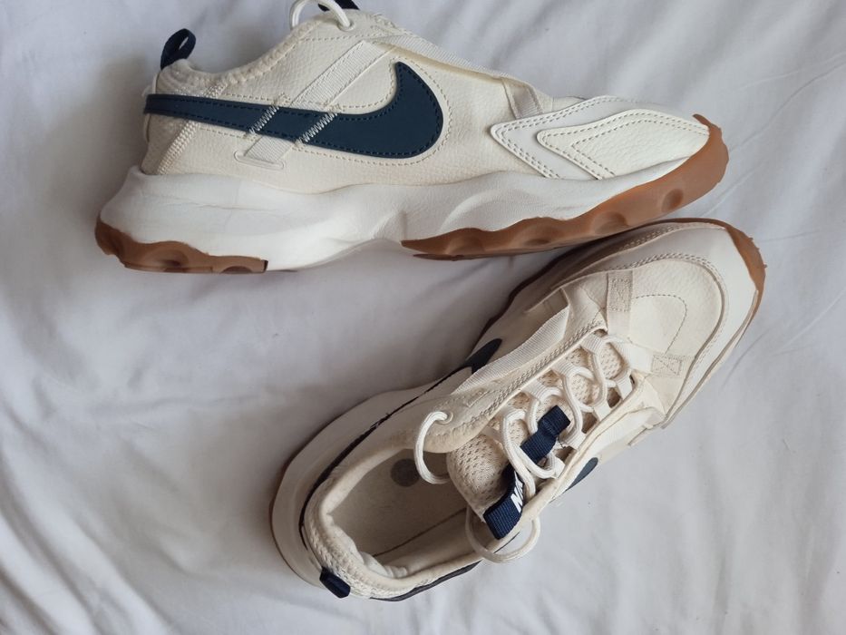 Кроссовки Nike  TC
