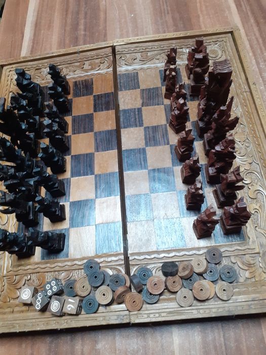 Шах  и табла  дърворезбован