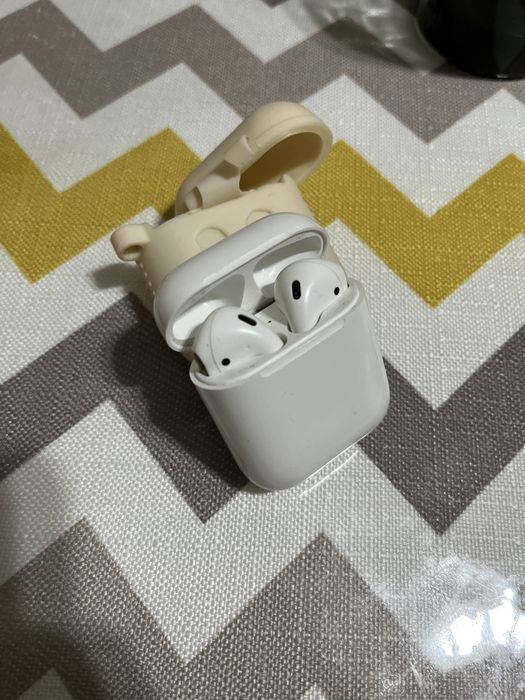 Продам AirPods Оригинал.