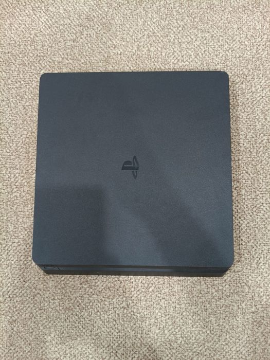 пс4 Слим в отличном состоянии
