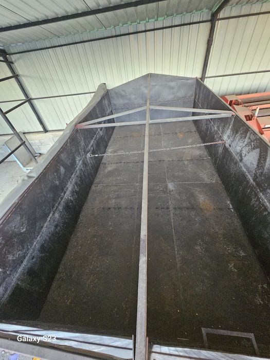 Remorca reconditionata complet,cauciucuri ,furtune,prelata noi