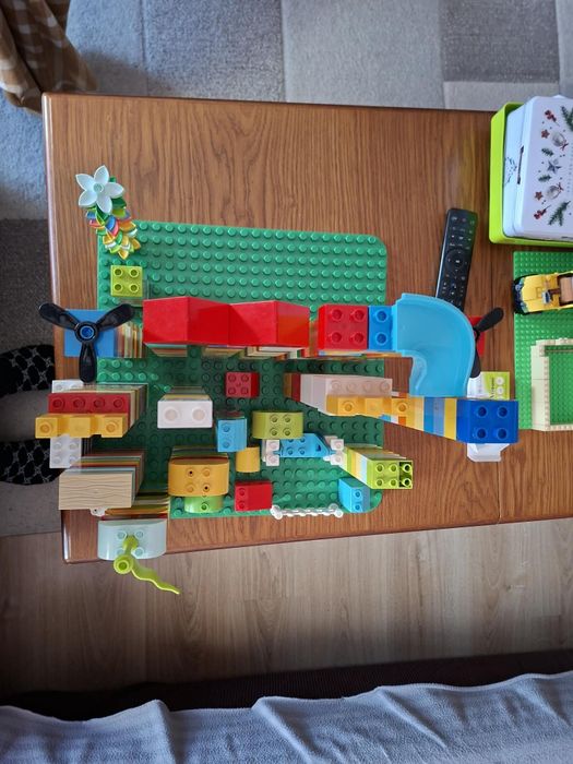 Голям комплект LEGO DUPLO – тухлички, коли, фигурки и животни