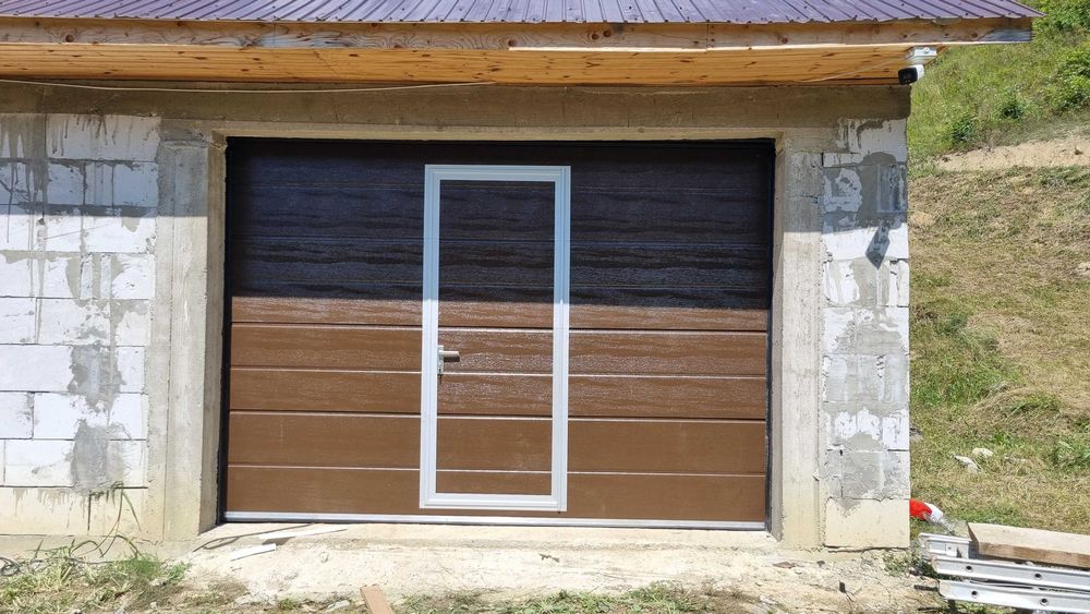 uși de garaj secționale