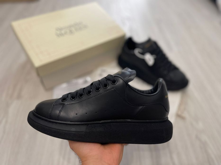 Adidasi ALEXANDER MCQUEEN l Produs NOU Unisex Fete Adidasi Baieti Fete | Unisex | Adidasi model NOU 2026 | Calitate PREMIUM | Alexander Mcqueen NEGRU