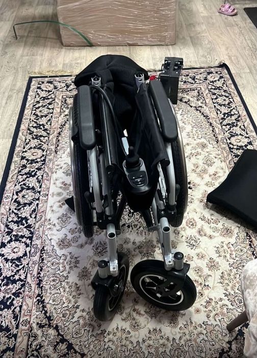 Электрическая инвалидная коляска