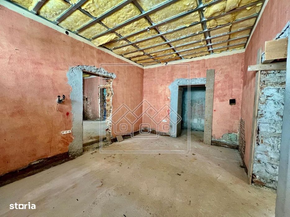 Casa de vanzare - 4 camere, 130 mp - Centrul Istoric