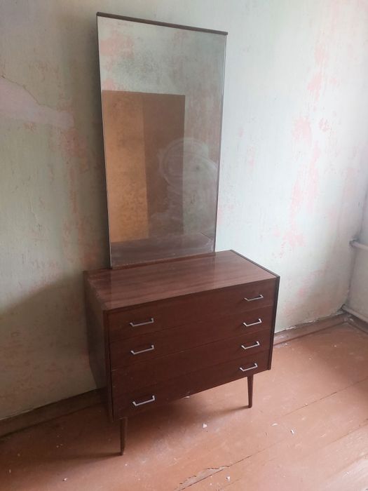 Срочно продам ссср трюмо и зеркало