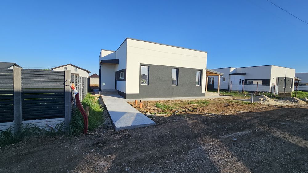 Vand casa noua cu 3 camere si utilitati