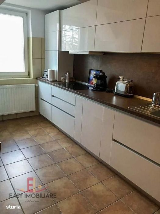 Apartament 2 camere, UMF, etaj 2, central, rezidential, parcare, Targu