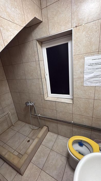 Inchiriez camera privata cu baia bucataria comun