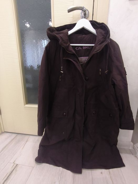 Дамско зимно дълго яке с качулка.