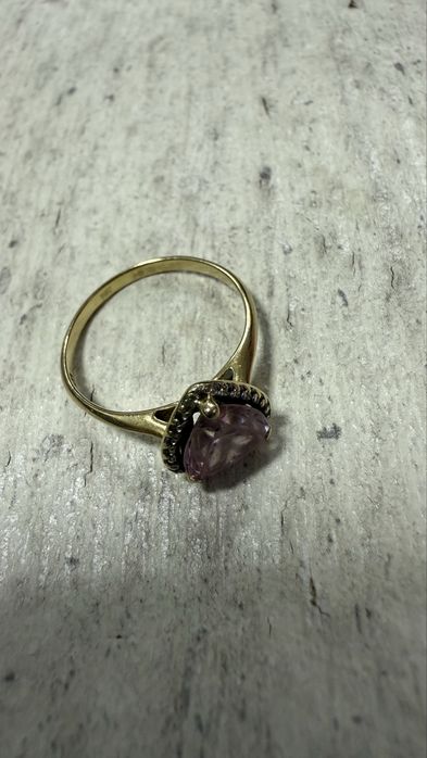 Продам золотое кольцо .